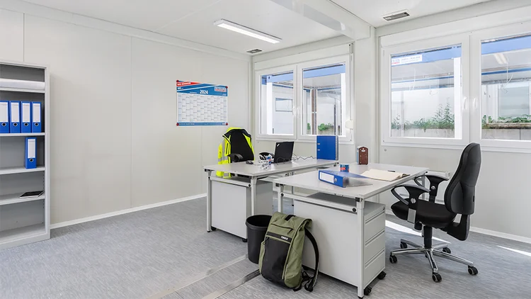 Innenansicht eines Raumcontainers Ausstattung Büro