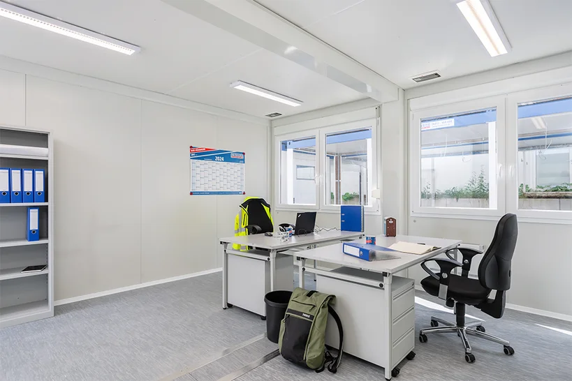 Innenansicht eines Raumcontainers Ausstattung Büro