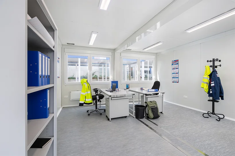 Innenansicht eines Raumcontainers Ausstattung Büro