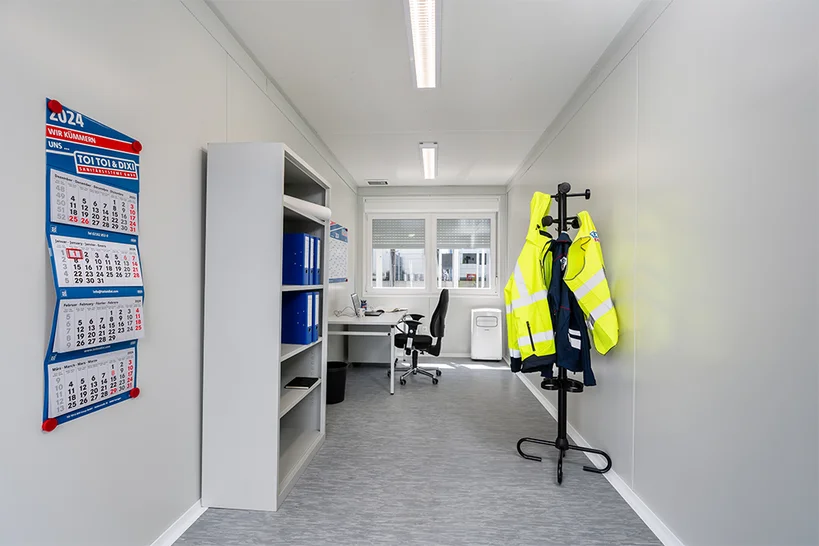 Innenansicht eines Raumcontainers Ausstattung Büro