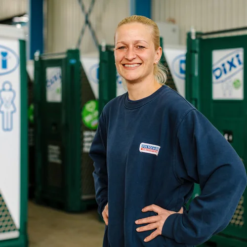 Person vor DIXI GREEN Kabinen