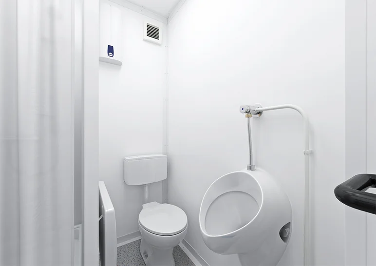 Innenansicht kleiner WC-Container