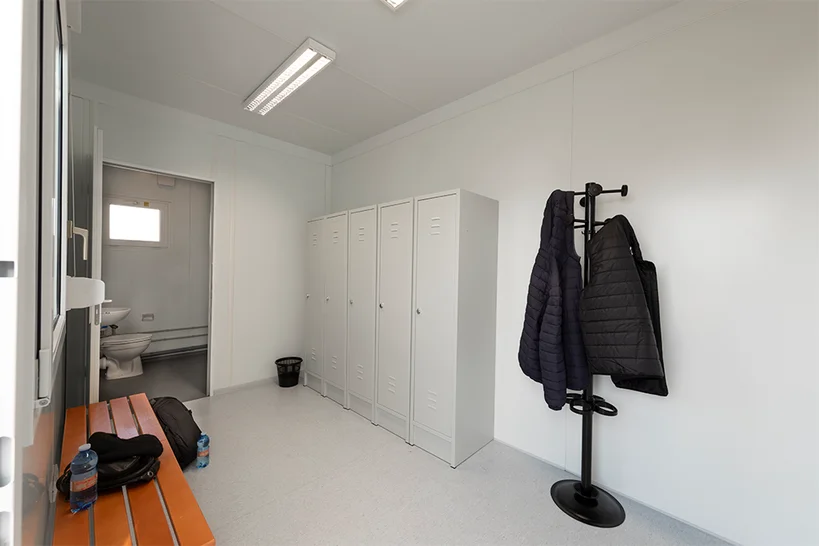 Innenansicht eines Raumcontainers Ausstattung Umkleide