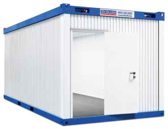 Außenansicht eines Raumcontainers mit geöffneter Tür