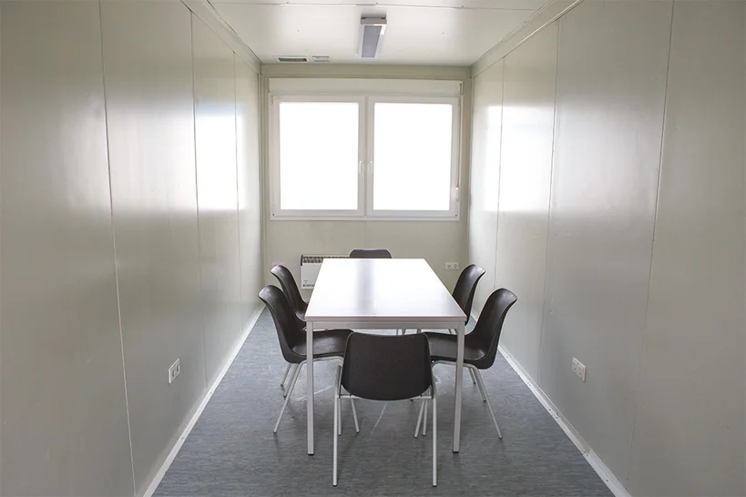 Innenansicht eines Raumcontainers Ausstattung Aufenthaltsraum